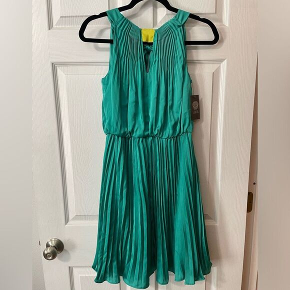 NWT- Vince Camuto 2 Dress Satin Green Pleated Halter Sleeveless $138 Blouson - Picture 2 of 14